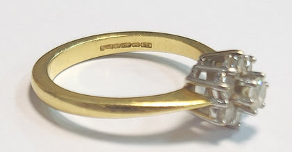 Beautiful 18ct Yellow Gold Ring With Clear Stones - 4.38G - Size N - Hallmarked