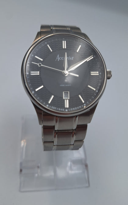 Accurist Classic Men's Quartz Watch 73006 stainless steel with black face, spare links and original case and box