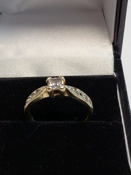 9ct Yellow Gold and CZ Ring - Size N - 2.34g