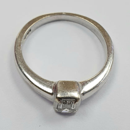 18ct White Gold Diamond Ring LEYLAND.