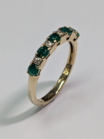 9ct gold diamond & green stone ring