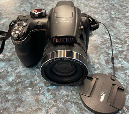 Fujifilm Finepix S4500 digital camera