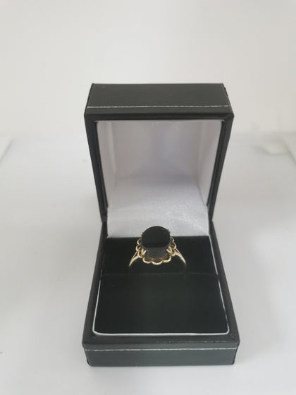 9K Gold Ring with Black Stone, Hallmarked 375, 3.1 Grams, Size: O.