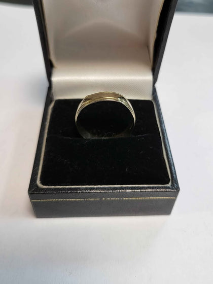 9ct Yellow Gold Patterned Edge Band Ring - Size S - 1.83g