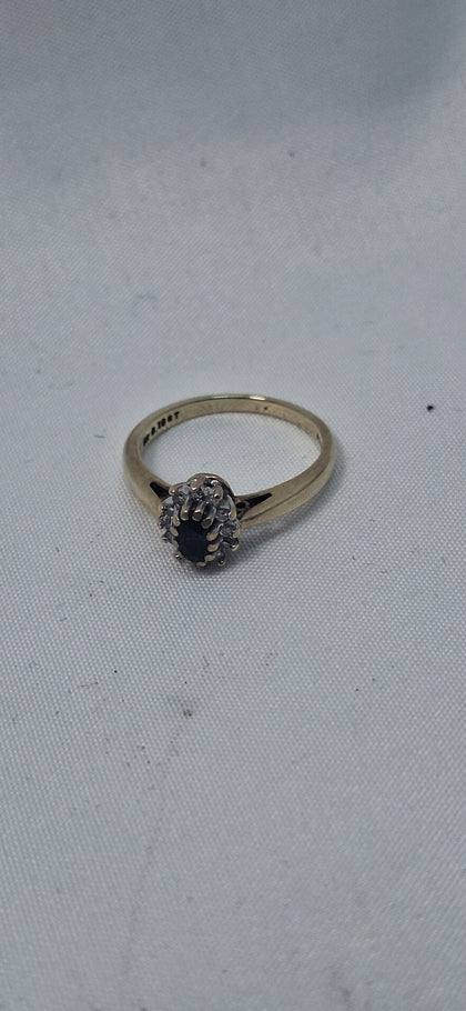 9ct Yellow Gold Ladies Ring With Black Stones & 0.10ct Diamond - Size N - 2.84 Grams