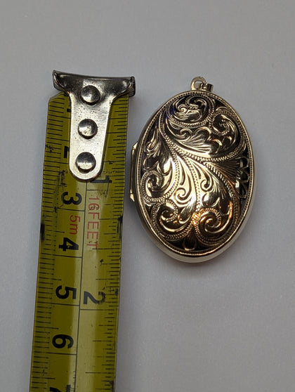 LARGE 9CT DEEP LOCKET WITH PATTERN PRESTON STORE