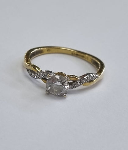 9ct gold ring cz stones size L