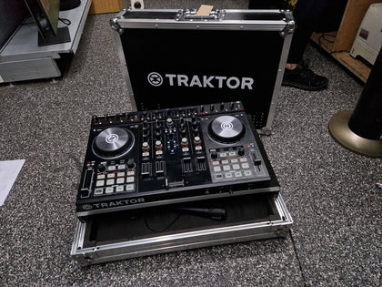 Native Instruments TRAKTOR KONTROL S4 MK2 DJ Controller – Flight Case & Cables