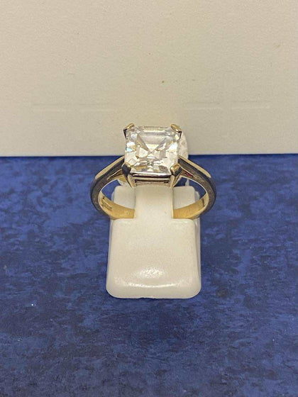 9ct Gold Ring (Size P) Apx 4.6g