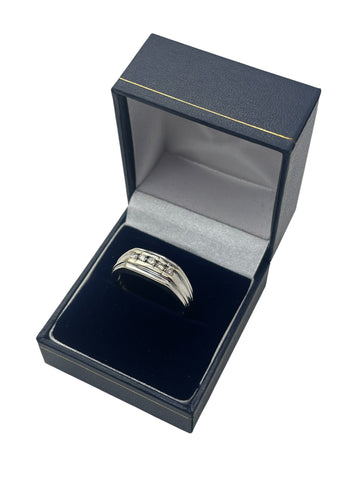 White Gold Diamond Ring - 9ct - 4.6g - Size X