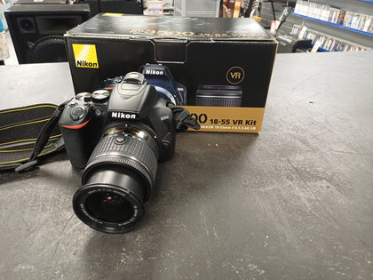 Nikon D3500 + AF-P DX NIKKOR 18-55mm f/3.5-5.6G VR Kit