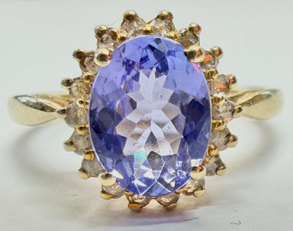 9ct gold cluster ring with lilac stone size M