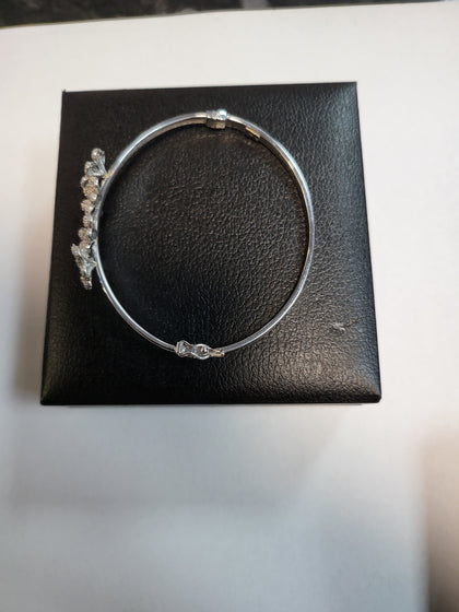 9ct White Gold Hinged Flower Bangle - 8.02g - 2.5