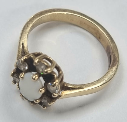 9ct Gold Ring with Opal Size 
