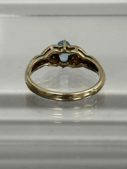 Ring with a light blue stone 2.7g 9ct GOLD with box in excellent condition