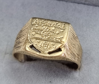 9ct Gold Arsenal Ring Size T