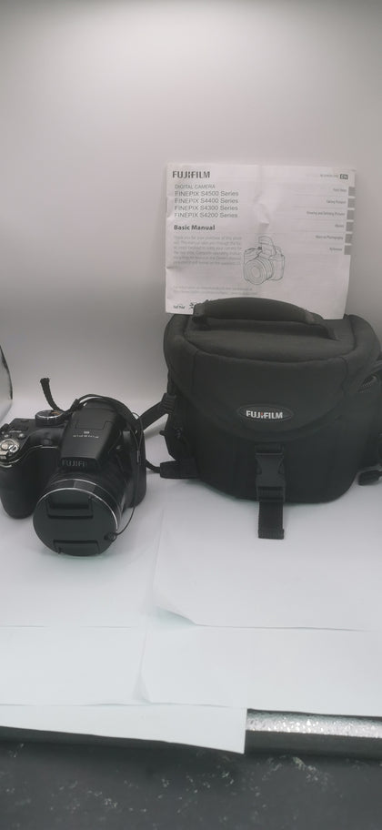 Fujifilm Finepix S4300 14m Photography Photo Battery Powered Digital Camera with carry bag