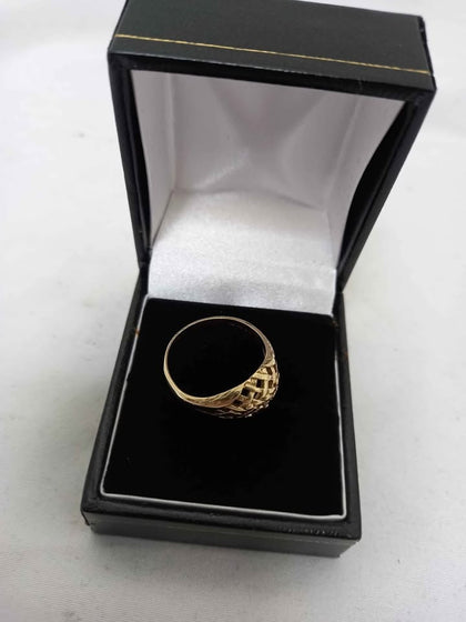 9K Hallmarked Gold Ring 2.6g Size O With Box