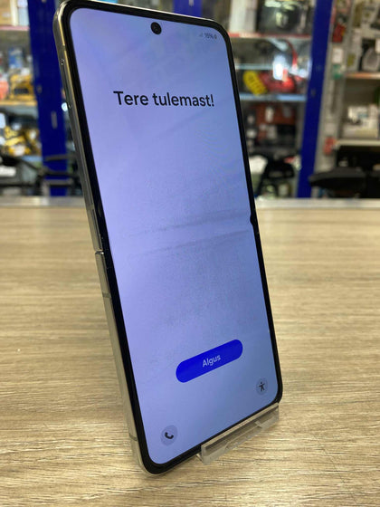 Samsung Galaxy Z Flip5 - 256gb (GRADE C)