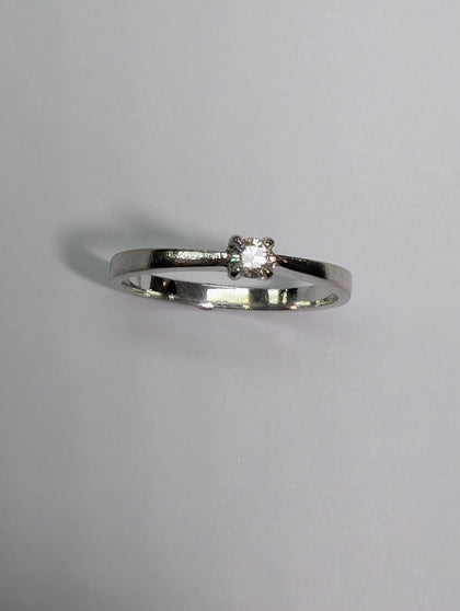 18ct White Gold Diamond Ring - Size M