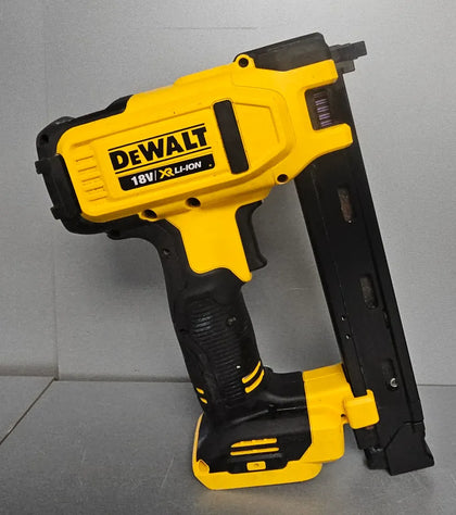 DeWALT DCN701 Type 1 18V XR Li-ion Cordless Brushless Electrician Stapler Gun