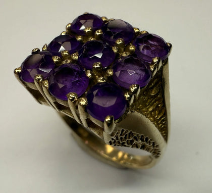 9CT GOLD AMETHYST DRESS RING M1/2