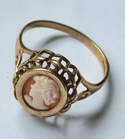9ct Gold Cameo Ring.