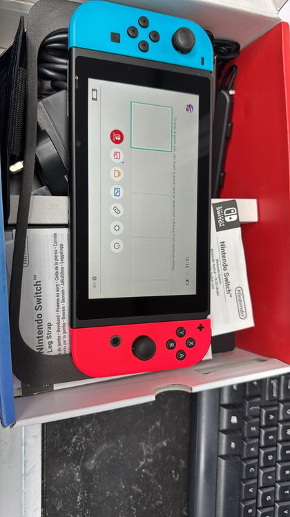 Nintendo Switch (Neon Red/Blue)