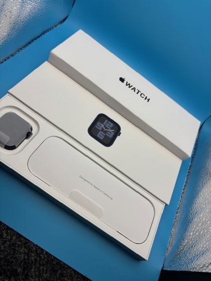 Apple Watch SE 2ND Gen Midnight 40mm Cellular- New
