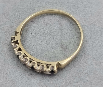 9ct Gold Ring Black/clear Stones Size 