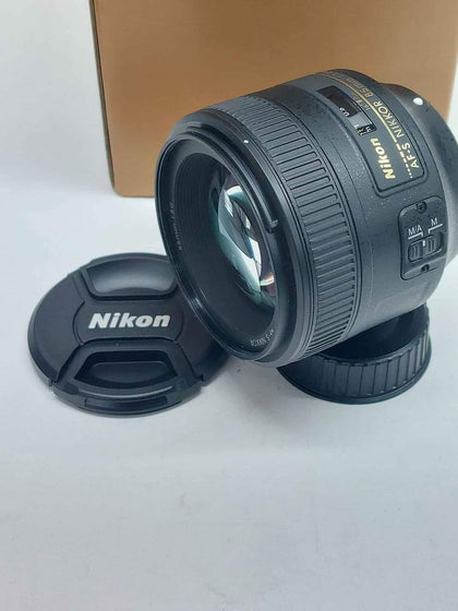 Nikon AFS Nikkor 85mm f1.8 G prime lens for FX and DX cameras in mint condition.