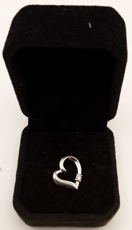 9ct white gold heart pendant
