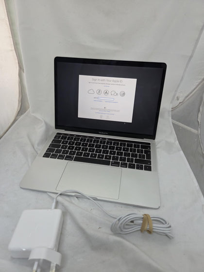 MacBook Pro 15,2/i7-8569U/16GB Ram/256GB SSD/13”/Silver
