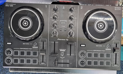 Pioneer DDJ-200 DJ Controller.