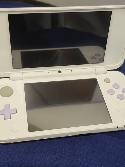 *BOOM* NEW 2DS XL Console, White & Lavender Complete with outer box & Charger