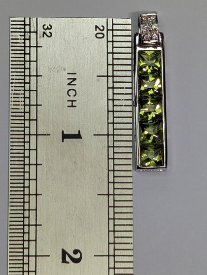 18ct White Gold Diamond/Green Stone Pendant