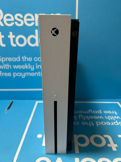 Xbox One S - 500GB.