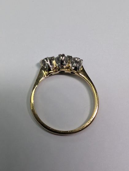 18CT GOLD TRIPLE DIAMOND RING SIZE G