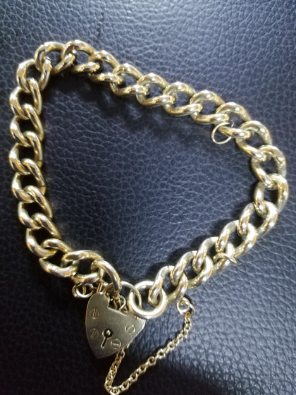 Stunning 9ct curb bracelet with heart clasp and safety chain approx 42.41 g