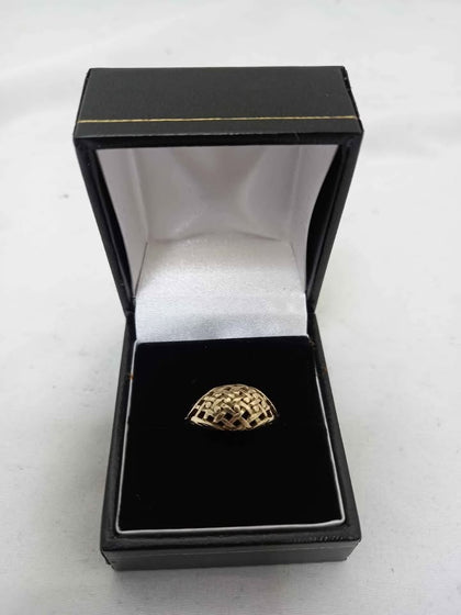 9K Hallmarked Gold Ring 2.6g Size O With Box