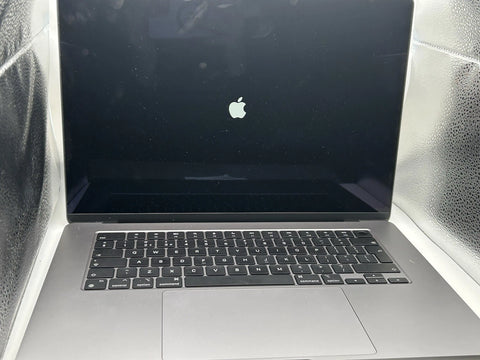 Share Apple MacBook Air 15.3 Inch 2023 SSD M2 CHIP 8GB Laptop Starlight Boxed