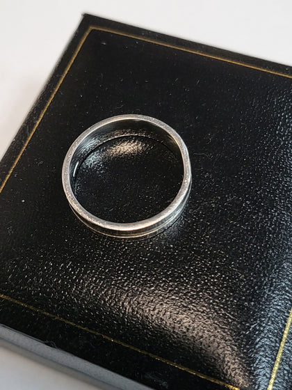 Platinum 950 Band Ring - Size R - 8.13G