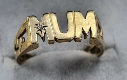 9ct Gold mum ring with diamond