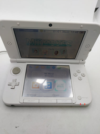 Nintendo 3DS XL White with charger