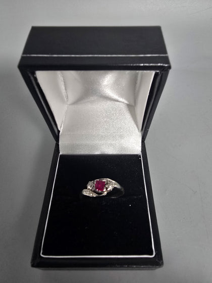 18CT Gold Ring With Pink Stone 2.2G 750