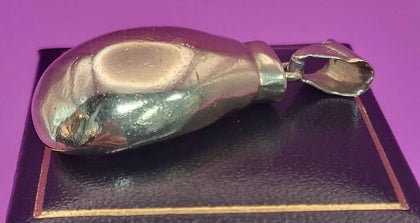 9ct Yellow Gold Boxing Glove - 31G - 4cm Length (Approx). Hallmarked