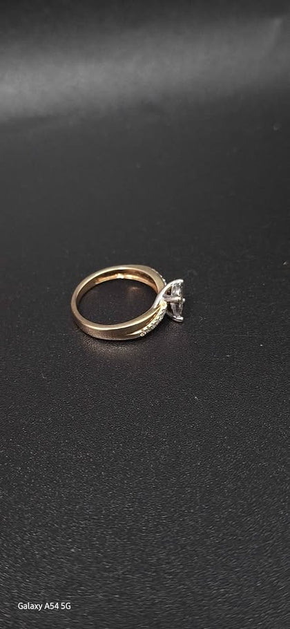 9ct Yellow Gold Ladies Ring With CZ Stones - 2.46 Grams - Size J