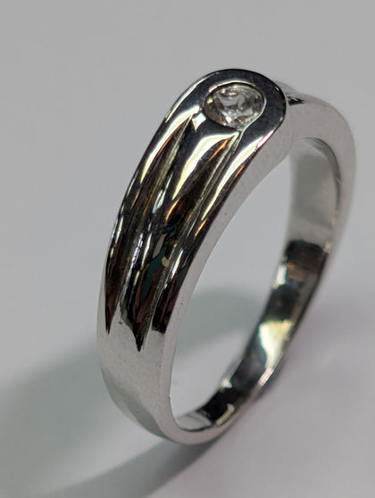 18CT White Gold Overlap Ring