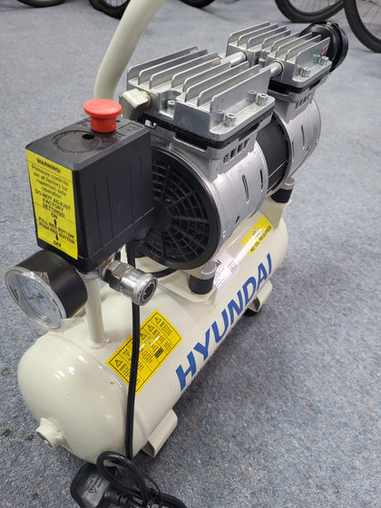 Hyundai HY5508 - 8 Ltr Silenced Compressorr - 550W No Oil