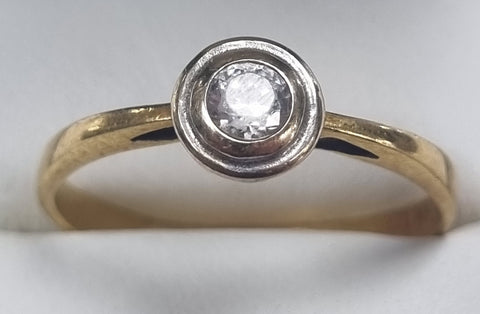 18ct Gold Diamond Ring Size 